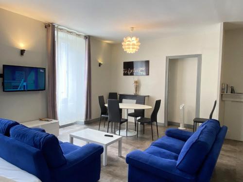 TV a/nebo společenská místnost v ubytování Appartements Rue Lemoine XXL