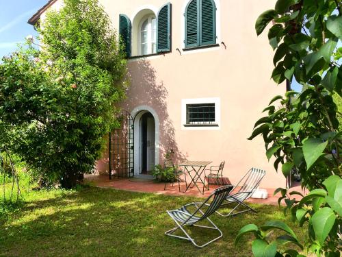 Taman di luar Agriturismo Poggio la Fioraia