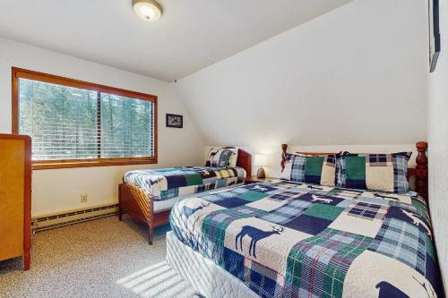 Postel nebo postele na pokoji v ubytování Leavenworth Escape