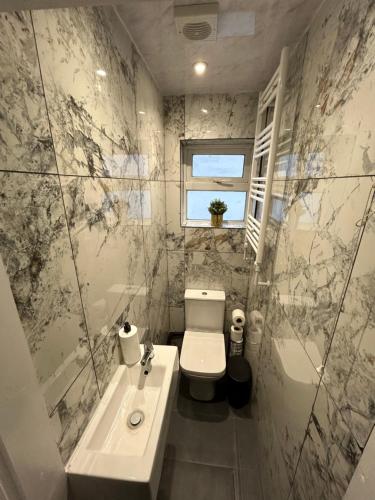 Spaghetti House - 6 Bedroom Contractor House Sleeps 12 Parking for 3 Vans Bromford Duddeston Fort Dunlop Star City Saltley Viaduct HS2 photo 34