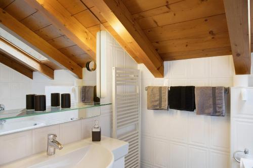 Phòng tắm tại Ferienhaus Frühholz - Fewo Kreuzeck