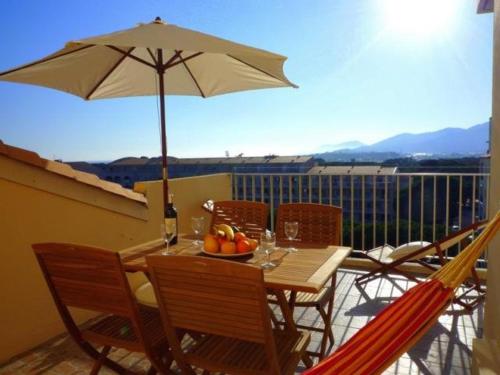 Grand appartement climatisé avec terrasses, vue mer, parking et WIFI