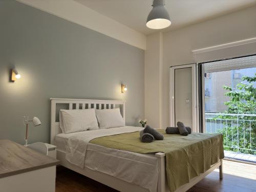 Kypseli Contemporary Comfort for 6