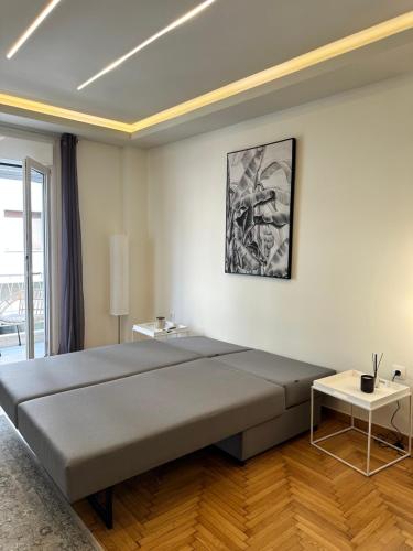 Kypseli Contemporary Comfort for 6