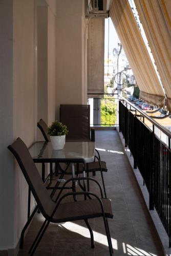 Cuka apartment 3BD nexto to metro and Piraeus Port