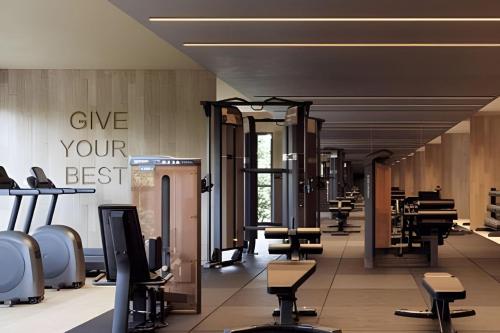 a gym with rows of exercise equipment on the wall at Glória Del Art - Vista, Estilo e Praticidade no Centro do Rio in Rio de Janeiro