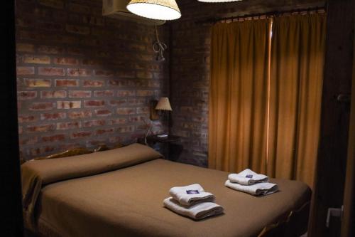 a bedroom with two beds with towels on them at Cabañas Buena Vista in Sierra de la Ventana