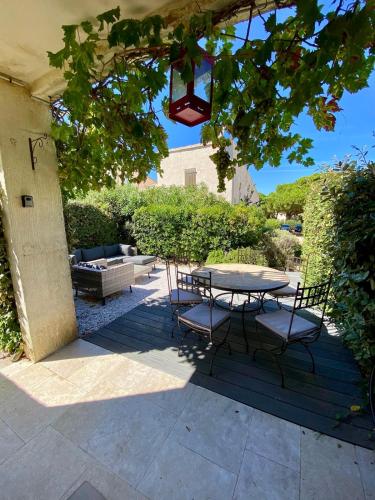 T2 direct sea access with garden