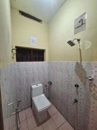 Un baño de Costa Cliff