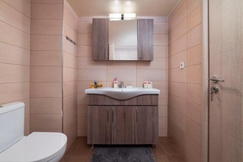 Koupelna v ubytování Cuka apartment 3BD nexto to metro and Piraeus Port