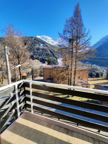 a balcony with a fence and a view of a mountain at Casa Giuseppina in Temù