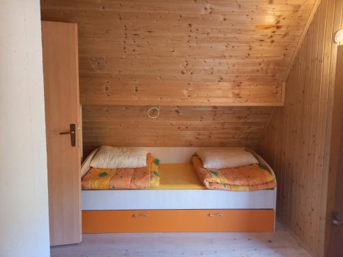 Postel nebo postele na pokoji v ubytování Kuca za odmor Mokebo Rujiste