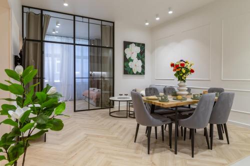 White Magnolia 4 Bedroom Premium and Parking