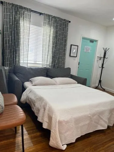 Stunning Little Havana Close to Airport, Calle Ocho, Brickell, Cruises,Wynwood and the Beaches - Free Parking photo 49