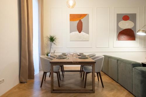 Elegant 2BR Apt near Parliament, Self 24h Check-in