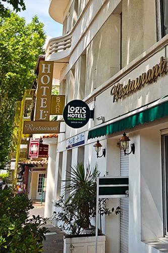 Bangunan di mana terletaknya hotel