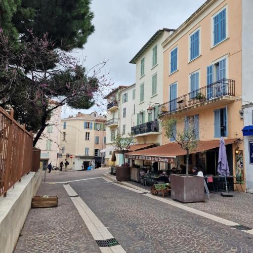 Cannes - Centre- Film Festival