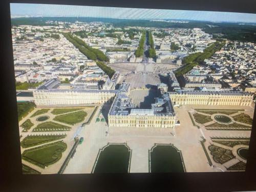 an aerial view of the palace of parliament in vienna at EXCEPTIONNEL Appartement VERSAILLES in Rocquencourt