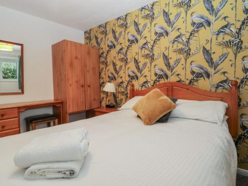 Postel nebo postele na pokoji v ubytování Tamar Cottages 34