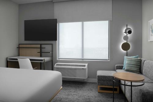 Телевизор и/или развлекательный центр в TownePlace Suites by Marriott Paris