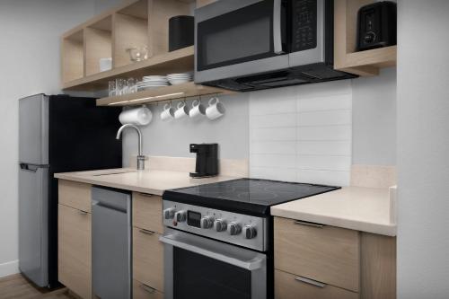 Кухня или мини-кухня в TownePlace Suites by Marriott Paris
