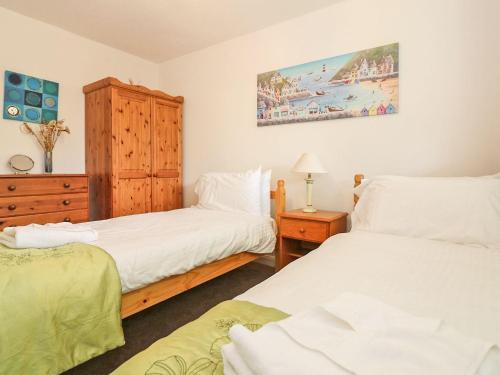 Postel nebo postele na pokoji v ubytování Tamar Cottages 35