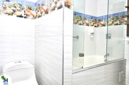 Bilik mandi di Hotel Medellín Rodadero