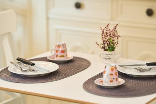 a table with plates and napkins on a counter at Il Fiore di Monnalisa in Vinci