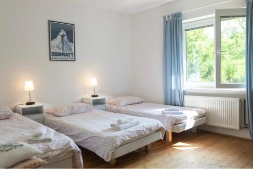 A bed or beds in a room at Fröccs Apartmann