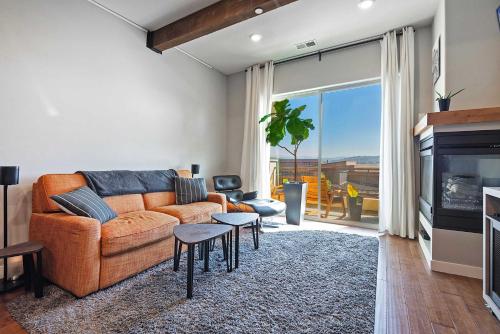 Ruang duduk di NewPark Oasis Fifty Five Family