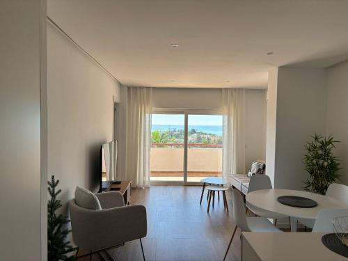 ポルティマンにあるBela Vistaの海の見えるリビングルーム