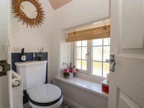 Bilik mandi di Rose Cottage