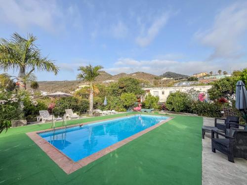 a swimming pool in a resort with palm trees at Lightbooking Luymar con piscina Villa de Mazo in Villa de Mazo