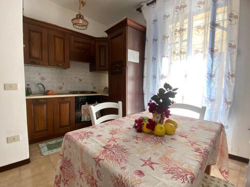 Kuchyň nebo kuchyňský kout v ubytování Lipari Centro Storico Flat 7 mins from port