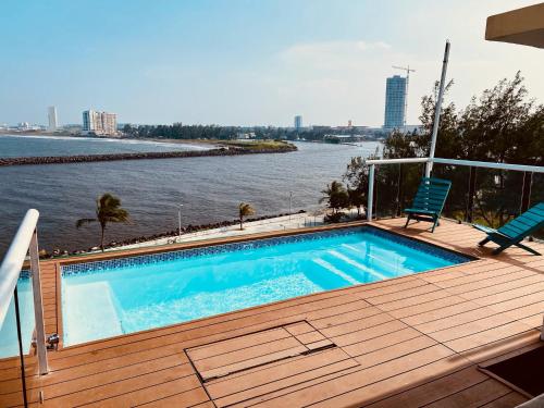 a swimming pool with a view of a river at FRENTE PLAYA vista al mar, PISCINA DE USO EXCLUSIVO in Boca del Río