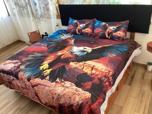 a bedroom with a bed with an eagle painted on it at Vuelo del Águila 4 suites 6 bathrooms alberca in La Esperanza