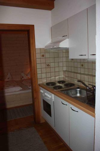 Kuchyň nebo kuchyňský kout v ubytování Appartement Weigl