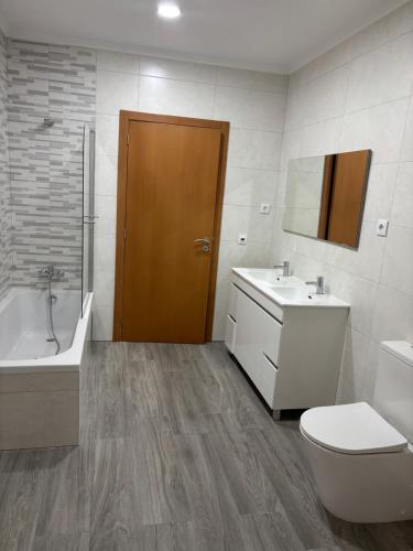Ванная комната в Apartamento Duplex Bragança centro