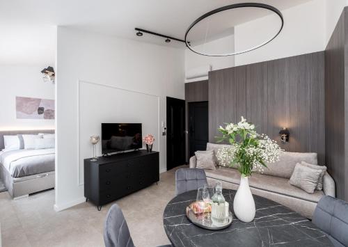 Wielopole Top Floor Apartments by Hostly