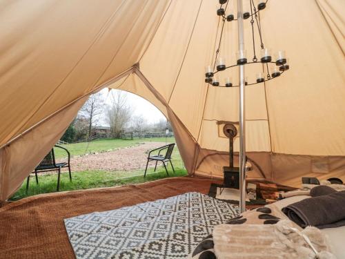 Katil atau katil-katil dalam bilik di Bell tent 4