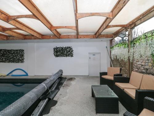 Ruang duduk di Bell tent 4