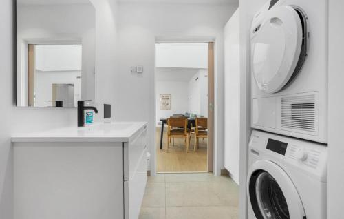 スヴァネケにあるNice Home In Svaneke With Wifiのギャラリーの写真