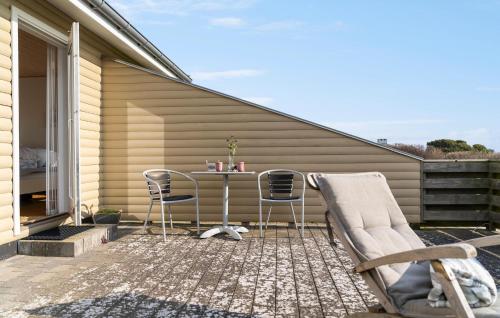 Balkoni atau teres di Awesome Home In Ebberup With Wifi