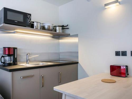 Photo de la galerie de l'établissement Studio rénové au pied des pistes, balcon, wifi gratuit, plein centre - FR-1-346-392, à Arc 1800