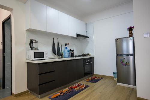 Η κουζίνα ή μικρή κουζίνα στο Westlands Luxe, Rooftop Pool, Gym, 13th Floor Views
