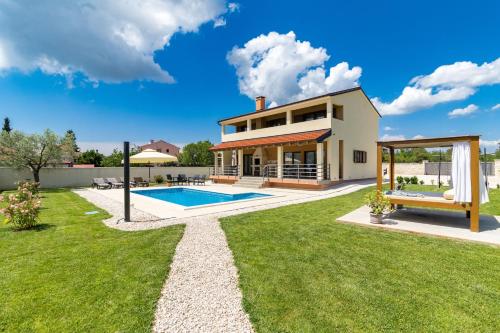 Ferienhaus In Juršići Mit Privatem Pool