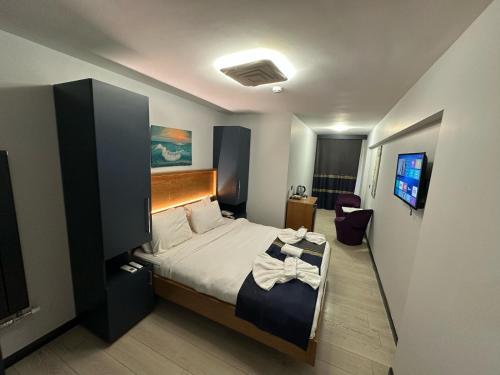 TV a/nebo společenská místnost v ubytování VAMA TAKSİM Hotel