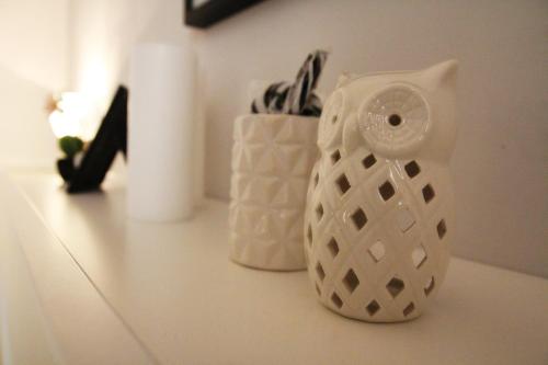 a white vase sitting on top of a counter at Hotel Luna Rossa in Naples