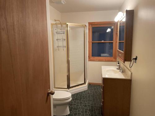 Koupelna v ubytování TB-19 Thunder Bay Resort Cabin 19