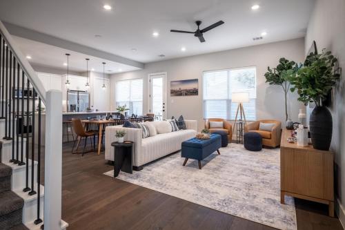 Χώρος καθιστικού στο The Quad 4 Modern Suites Private Yard Grill 2 Miles to Kyle Field